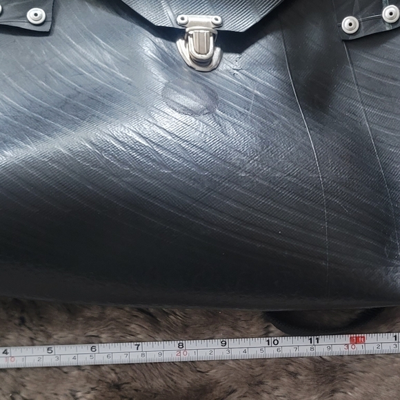 Vintage rycled tire tube- messenger bag - Picture 9 of 10